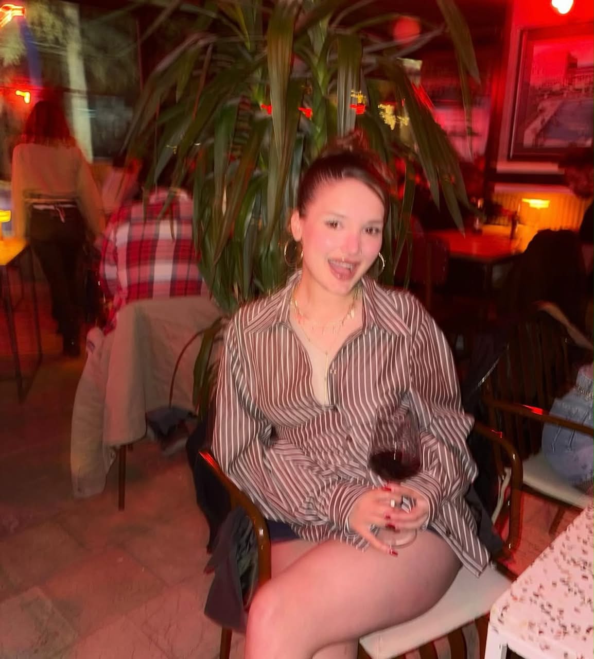 Solak İlham Verici Kadın Escort Handan